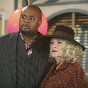 Debra Mooney insieme a Chi McBride nell'episodio 'Frescorts' della serie Pushing Daisies