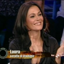 Isola dei Famosi 6: la sorella di Vladimir Luxuria, Laura Guadagno, interviene in studio durante la seconda puntata