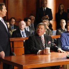 James Spader insieme a William Shatner in una scena dell'episodio 'True Love' della serie tv Boston Legal