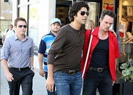 Jerry Ferrara, Kevin Connolly, Adrian Grenier e Kevin Dillon in una scena dell'episodio 'The All Out Fall Out' della quinta stagione di Entourage