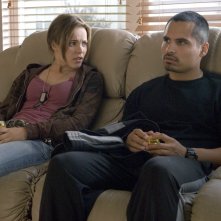 Rachel McAdams e Michael Peña in una scena del film The Lucky Ones
