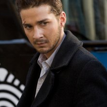 Shia LaBeouf interpreta Jerry Shaw nel film Eagle Eye