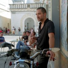 Beppe Fiorello in una scena del film I galantuomini