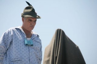 Giorgio Panariello in versione 'alpino' in una scena del film No Problem