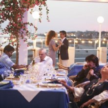 Giorgio Panariello, Sergio Rubini e, sullo sfondo, Aylin Prandi e Vincenzo Salemme in una scena del film No Problem