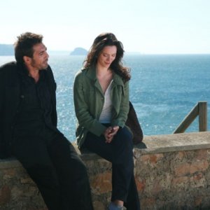 Javier Bardem e Rebecca Hall in un'immagine del film Vicky Cristina Barcelona