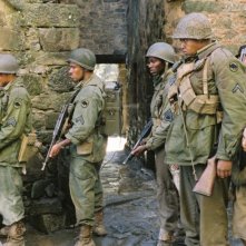 Michael Ealy, Laz Alonso, Derek Luke, Omar Benson Miller e Matteo Sciabordi in una scena del film Miracle at St. Anna