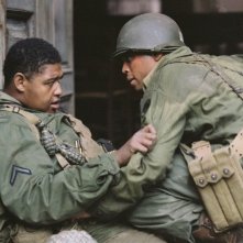 Omar Benson Miller E Michael Ealy In Una Scena Del Film Miracolo A Sant Anna 90125