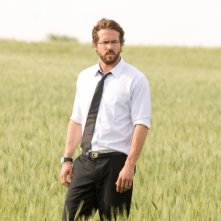Ryan Reynolds in una scena di Un segreto tra di noi - Fireflies in the Garden