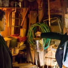 Willem Dafoe e Cayden Boyd in una scena del film Un segreto tra di noi - Fireflies in the Garden