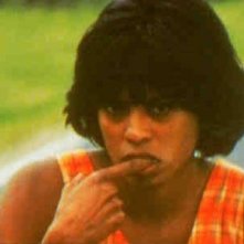 Un primo piano di Pamela Soo in una sequenza del film Tonka