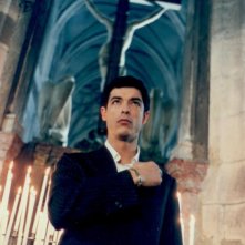 Alessandro Gassman è il mafioso Toni in una scena film diretto da Philomène Esposito nel 1999