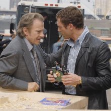 Jason O'Mara ed Harvey Keitel in una scena dell'episodio The Real Adventures of the Unreal Sam Tyler di Life on Mars