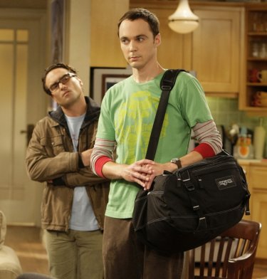 Leonard (Johnny Galecki) e Sheldon (Jim Parsons) in una scena dell'episodio The Bad Fish Paradigm (Big Bang Theory, stagione 2)