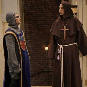 Leonard (Johnny Galecki) e Sheldon (Jim Parsons) in una scena dell'episodio The Codpiece Topology (The Big Bang Theory, stagione 2)