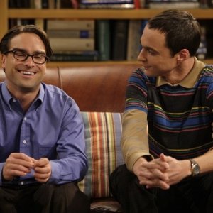 Sheldon (Jim Parsons) e Leonard (Johnny Galecki) in una scena dell'episodio The Codpiece Topology (The Big Bang Theory, stagione 2)