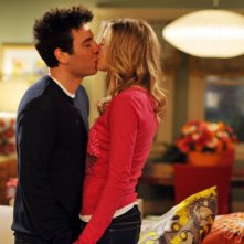 Un bacio tra Josh Radnor e Sarah Chalke nell'episodio I Heart NJ di How I Met Your Mother