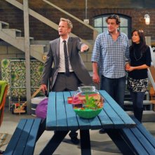 Una scena di gruppo dell'episodio I Heart NJ della serie E alla fine arriva mamma!