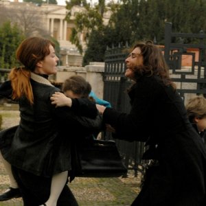 Violante Placido, Clara Dossena e Laura Marinoni nella fiction Una madre