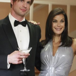 Gale Harold e Teri Hatcher nell'episodio 'We're So Happy, You're So Happy' della serie Desperate Housewives