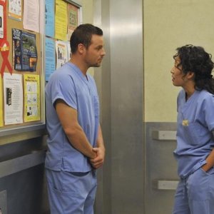 Sandra Oh e Justin Chambers nell'episodio 'Here comes the flood' della serie tv Grey's Anatomy