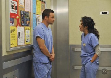 Sandra Oh e Justin Chambers nell'episodio 'Here comes the flood' della serie tv Grey's Anatomy