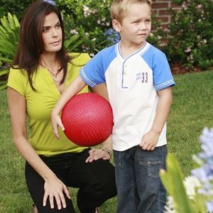 Teri Hatcher in una scena dell'episodio 'Kids Ain't Like Everybody Else' della serie Desperate Housewives