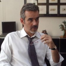 Il fascinoso Pierre Cosso in una scena di Anna e i cinque