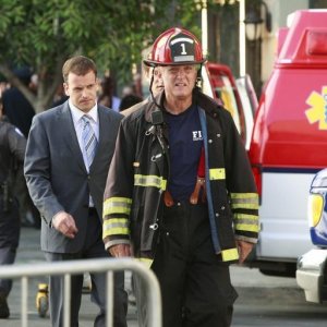 Jonny Lee Miller in una scena dell'episodio The Path di Eli Stone