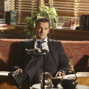 Jonny Lee Miller nell'episodio The Path di Eli Stone