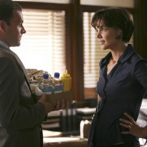Katie Holmes e Jonny Lee Miller nell'episodio Grace di Eli Stone