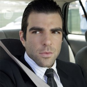 Zachary Quinto in una scena dell'episodio One of Us, One of Them di Heroes