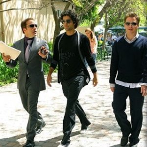 Adrian Grenier, Kevin Connolly e Jeremy Piven in una sequenza dell'episodio 'Fire Sale' della quinta stagione di Entourage
