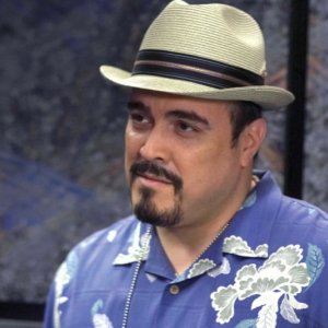 David Zayas in una scena dell'episodio Our Father della serie Dexter