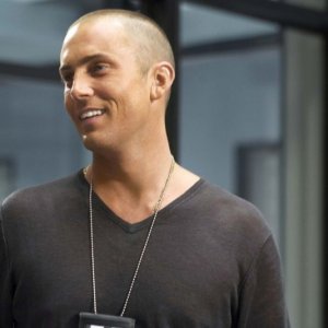 Desmond Harrington in una scena dell'episodio Our Father della serie Dexter