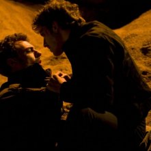 Elio Germano e Michele Riondino sono i due protagonisti del film Il passato è una terra straniera