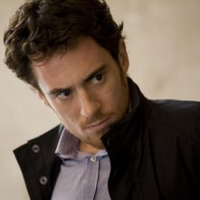 Elio Germano interpreta Giorgio nel film Il passato è una terra straniera