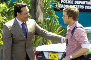 Jimmy Smits e Michael C. Hall in un'immagine dell'episodio Finding Freebo della serie Dexter