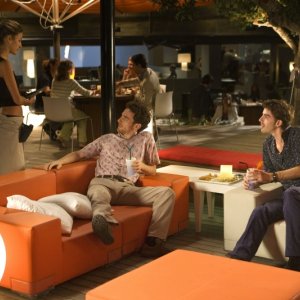 María Jurado, Elio Germano e Michele Riondino in un'immagine del film Il passato è una terra straniera