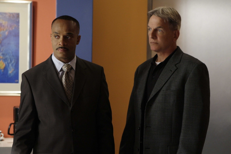 Mark Harmon e Rocky Carrol nell'episodio 'Capitol Offense' della serie tv Navy NCIS