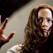 Paula Patton in una scena del film Riflessi di paura