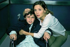 Calista Flockhart in una sequenza del thriller Fragile