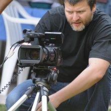 Il regista Gastón Duprat sul set del film El artista