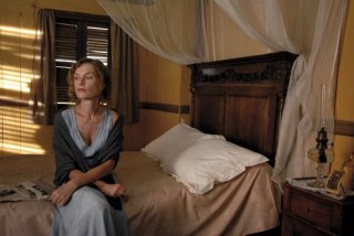 Isabelle Huppert in un'immagine del film Un barrage contre le Pacifique - The Sea Wall