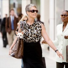 Jamie Lee Curtis in una scena del film Beverly Hills Chihuahua