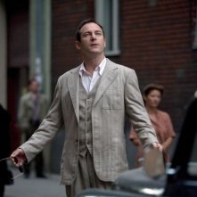 Jason Isaacs in una scena del film Good