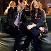 Jay Baruchel e Kat Dennings è la protagonista femminile del film Nick and Norah's Infinite Playlist