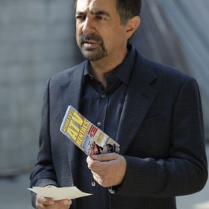Joe Mantegna in una scena dell'episodio 'Paradise' della serie tv Criminal Minds