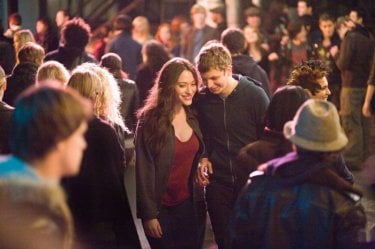 Kat Dennings e Michael Cera in una scena del film Nick and Norah's Infinite Playlist