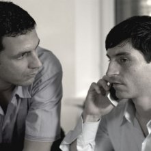 Mehdi Nebbou e Christoph Bach in una scena del film Schattenwelt